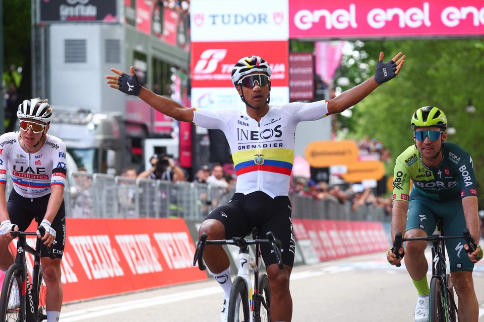 Ecuadoraans kampioen Jhonatan Narvaez won de openingsrit in de Giro.