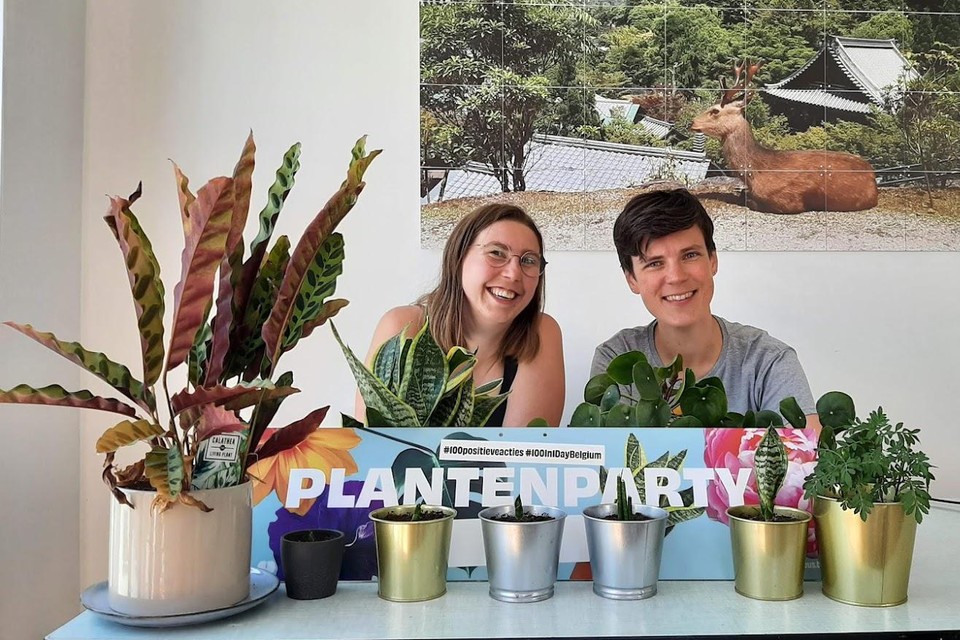 Marijke Vertommen en Katrien Willems organiseren de Plantenparty, een ruilbeurs voor kamerplanten. 