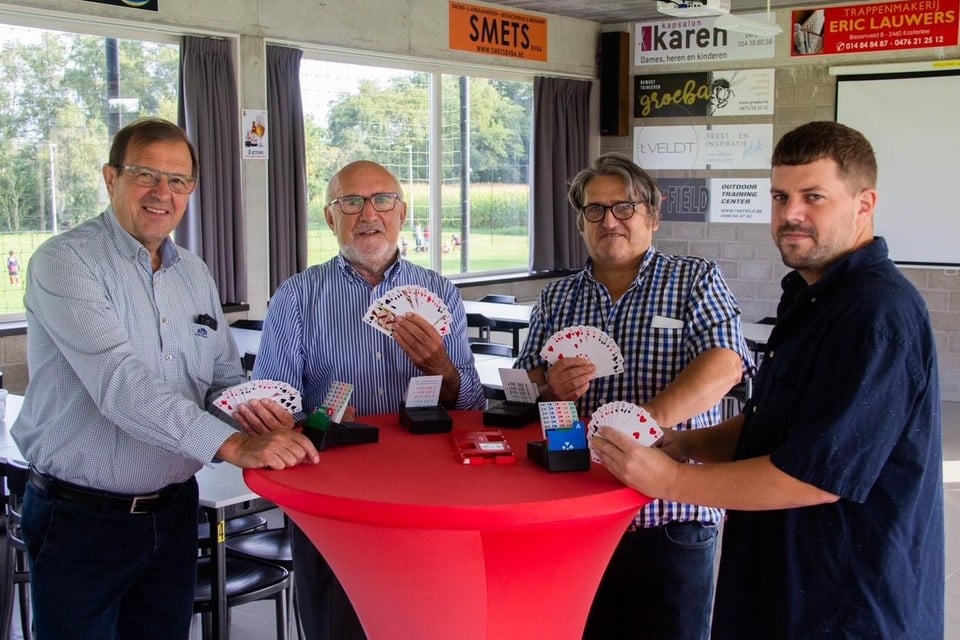 “Bridgen is een echte denksport. De factor geluk is uitgesloten”, zeggen Jef Van den Eynde, Jef Van den Put, Luc Dijckmans en Hans Tielens van Hartenvier.