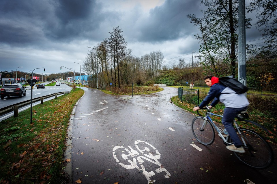 Op de grens met Zemst loopt de fietsostrade Antwerpen-Brussel vandaag nog dood. 