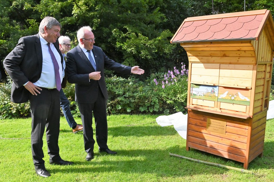 Ambassadeur Genorio geeft minister-president Jan Jambon