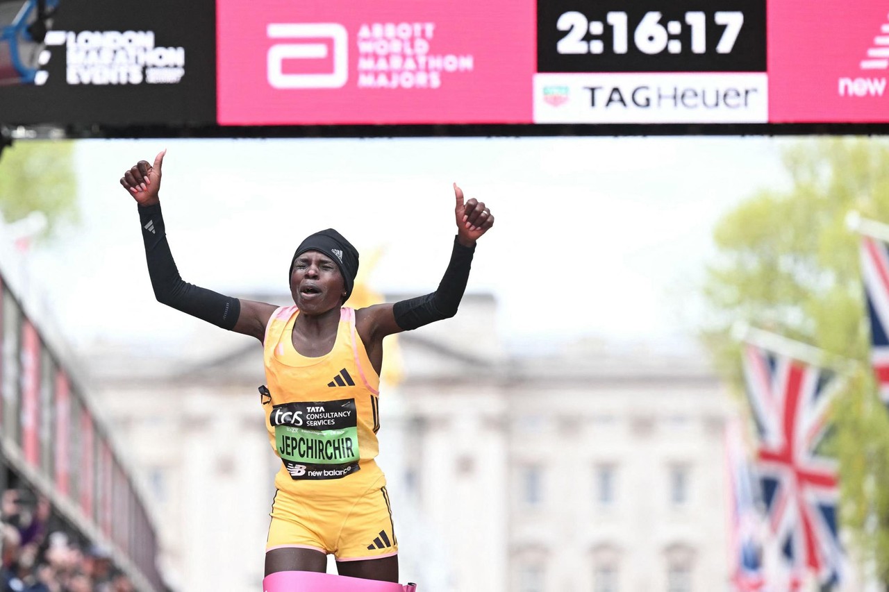 Topprestatie in London Marathon: Keniaanse Peres Jepchirchir loopt ...