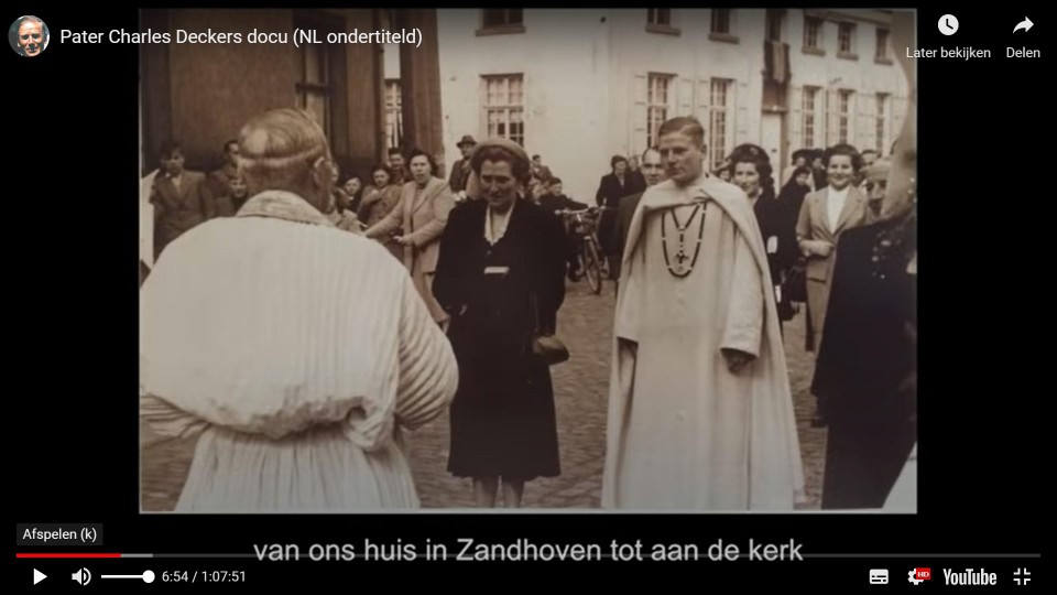 Bij zijn eerste eucharistieviering was er een processie in Zandhoven. In de achtergrond de huidige apotheek.  