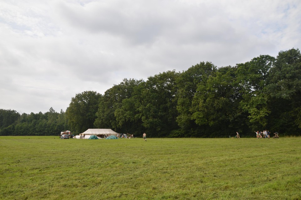 De opbouw in de wei aan de Draaiboom.