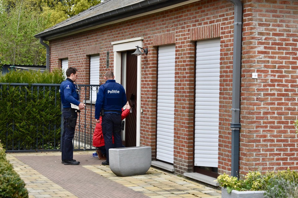 Na de feiten werd de woning waar de steekpartij plaatsgreep verzegeld door de politie