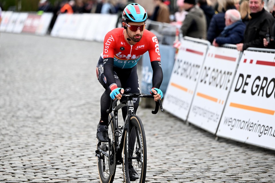 Victor Campenaerts viel twee keer in Nokere Koerse.