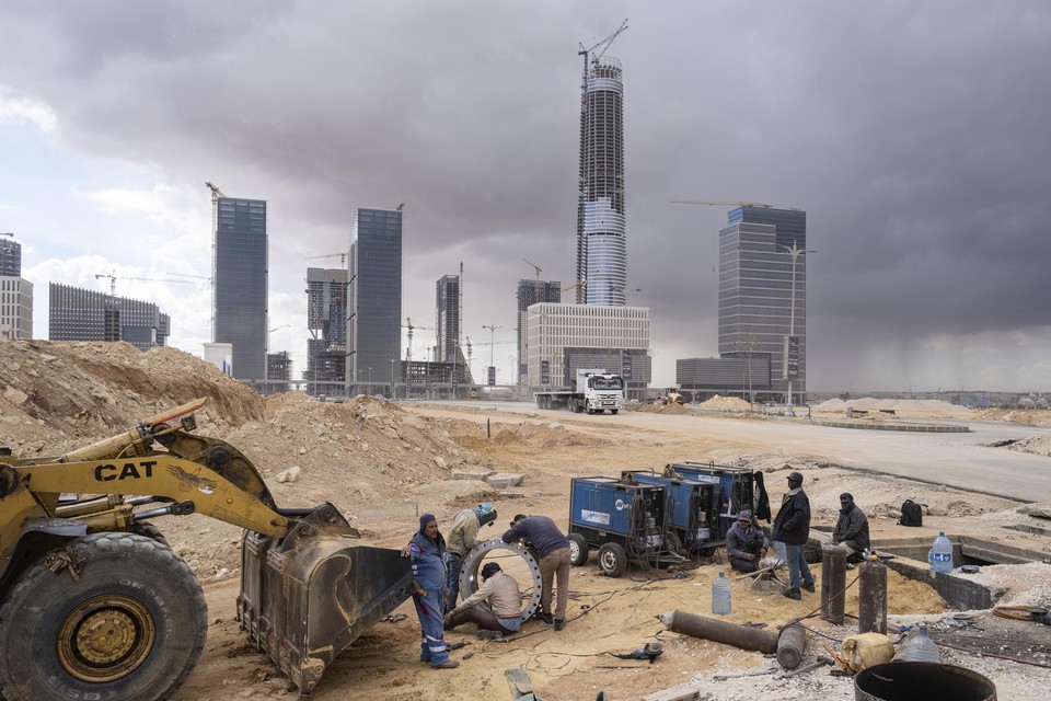 Een beeld uit de bekroonde reeks New Capital van Nick Hannes: de nieuwe en ‘slimme’ Egyptische hoofdstad in aanbouw. Dat is pas een werf van de eeuw.