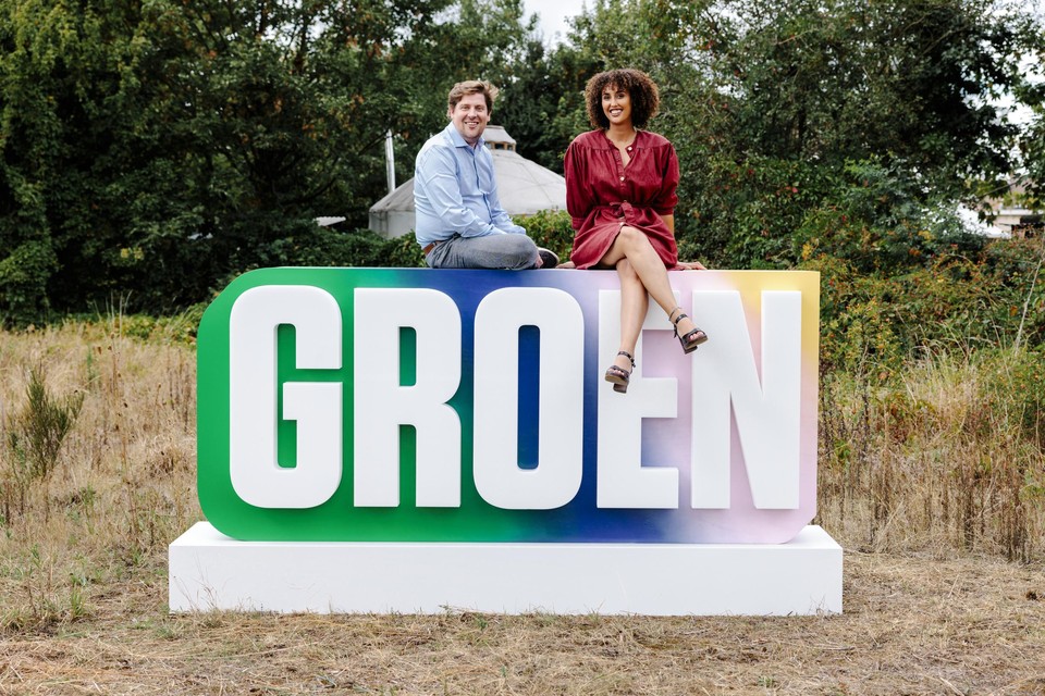 Groen-voorzitters Jeremie Vaneeckhout en Nadia Naji. 