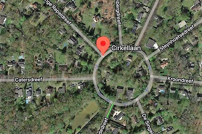 De Cirkelaan: bijna perfect rond, maar geen rotonde. Al wordt de rijrichting in de toekomst toch maar aangepast omdat er ook een fietspad wordt aangelegd.