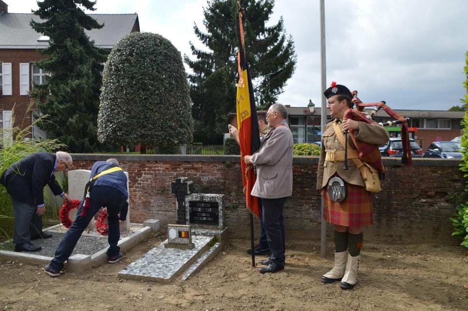 De plechtigheid op het kerkhof in Viersel waar ze rusten.
