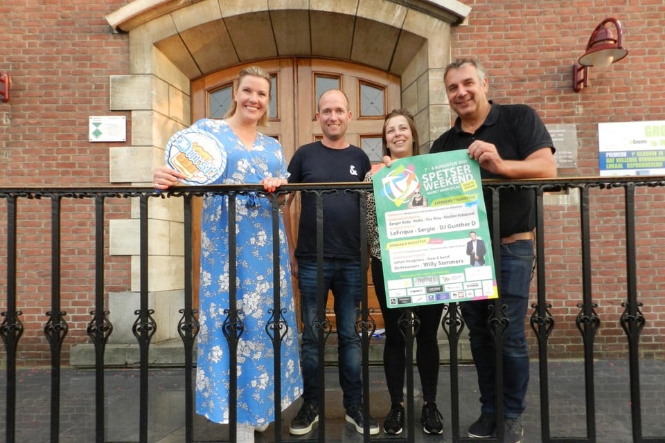 Kelly, Pieter, Tine en Jan van vzw SpetserEvents zijn klaar voor het eerste Spetserweekend.