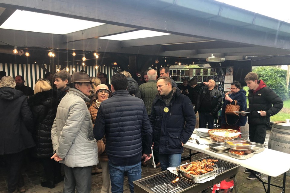 Aan feestzaal De Notelaar in Kasterlee pakt Rotary Club weer uit met een winterbarbecue voor een goed doel.
