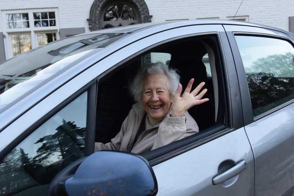 Barones van der Straten Waillet ging tot haar 100ste op ziekenbezoek met de auto in Westmalle. 