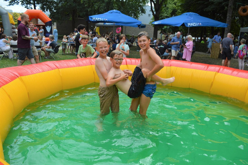 Pret in het water.