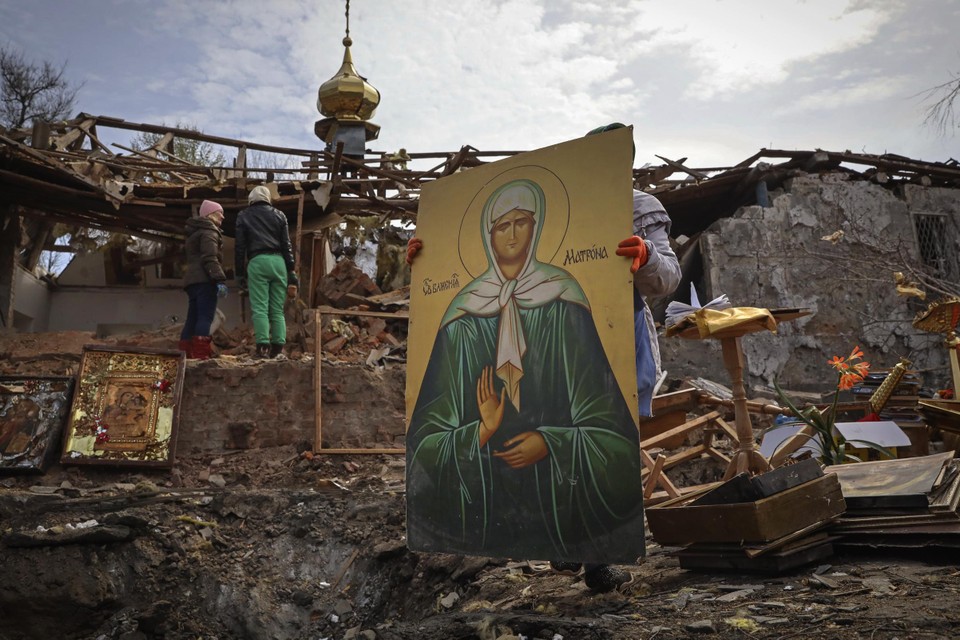 Orthodox Pasen was door de Russen aangeduid als de dag van het Oekraïense tegenoffensief in de regio Zaporizhzhia. De Oekraïners vielen er zondag niet aan. De Russen wel, en bombardeerden zondag een kerk in Komyshuvakha.