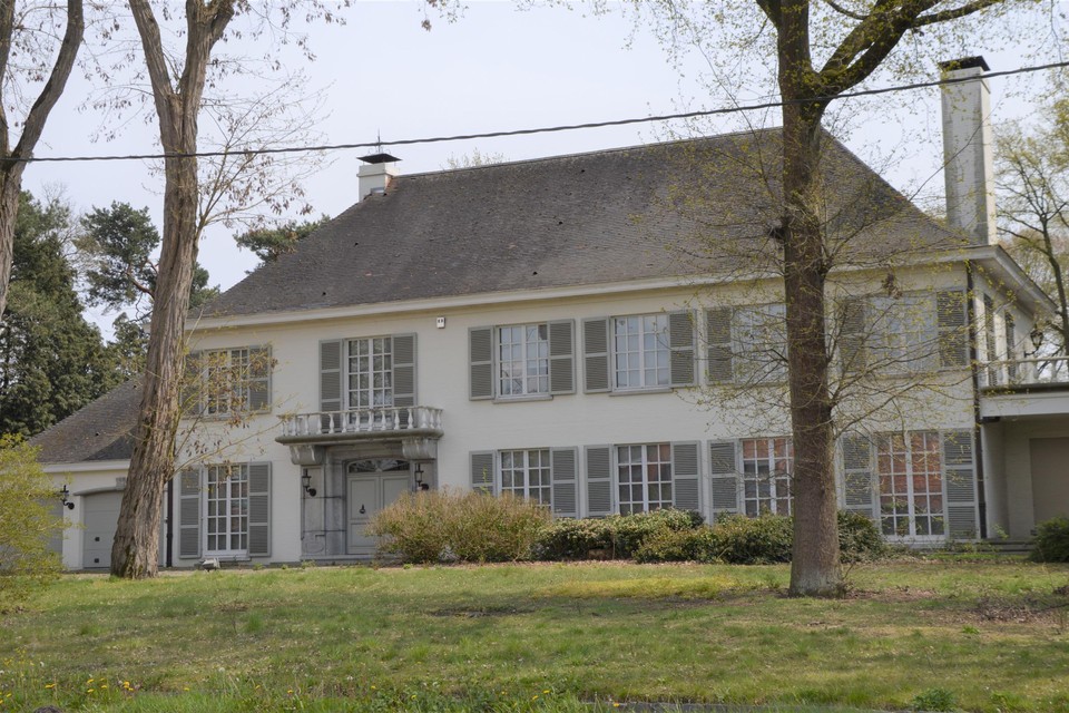 Aan de buitenzijde van de witte villa Van Hoeck verandert niet veel. 