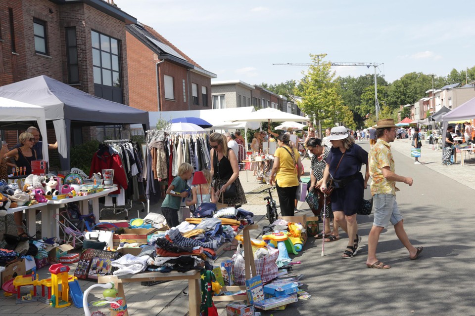 85 procent van de bewoners van de Jozef Ickxstraat nemen deel aan de rommelmarkt 