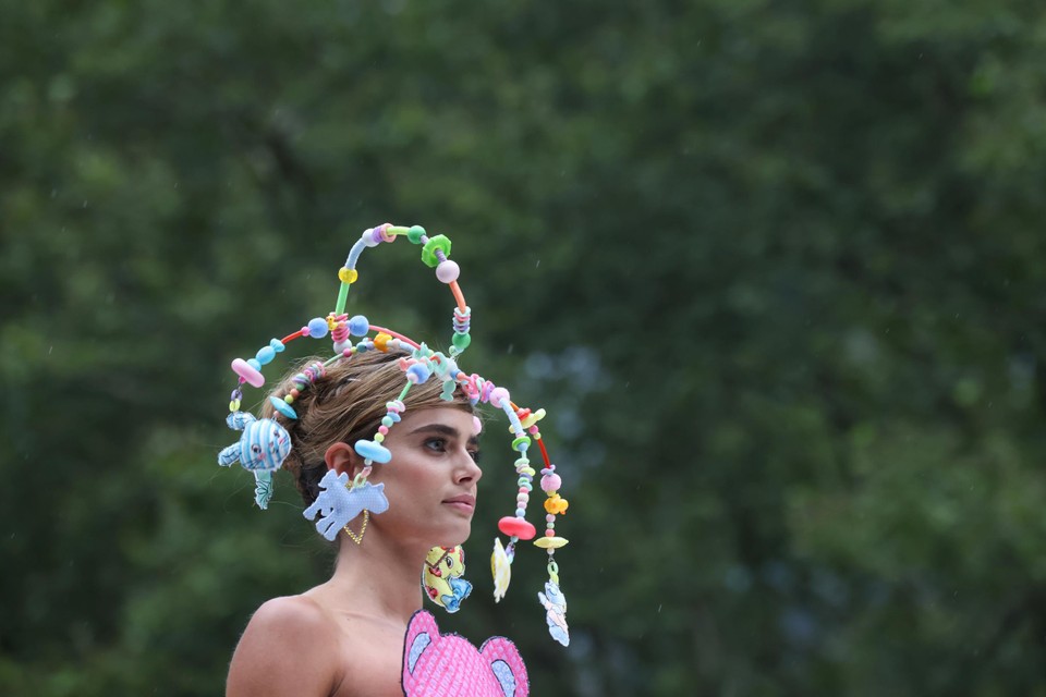 Kleurrijk en opvallend: de collectie van Moschino.