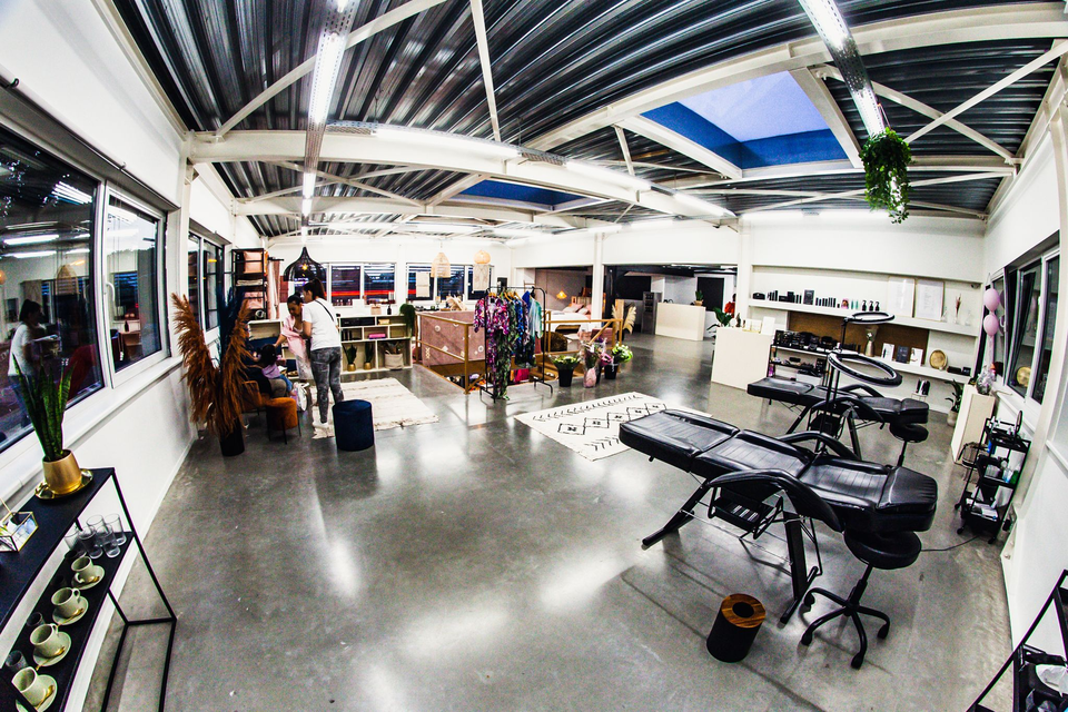 De ‘brow’ studio van Lore, met ruimte voor een pop-upwinkel.