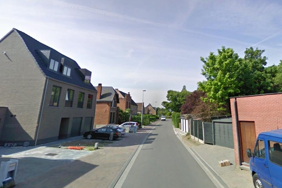 De Bergen. De stoepen zijn er volgens Vlaams Belang breed genoeg voor parkeerplaatsen.