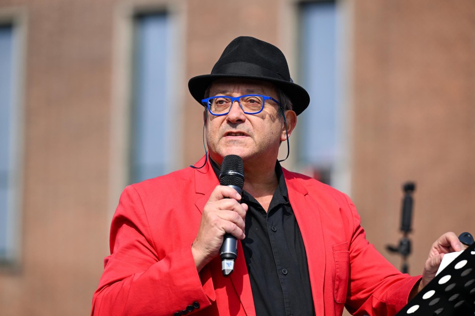 Tom Lanoye nam een Mortselse passage uit zijn boek erbij.
