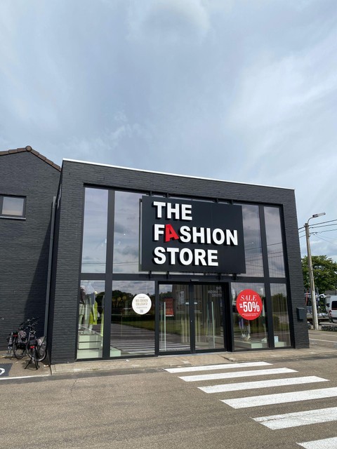 Vanaf maart 2023 worden beide Rommens-winkels  een The Fashion Store. 