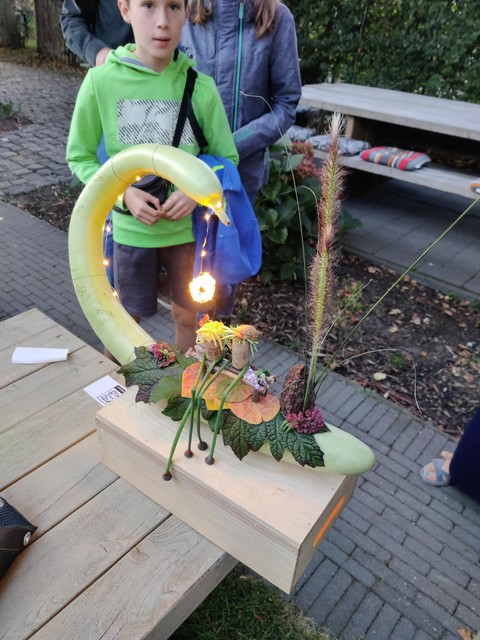 Lander Daems is trots op de mooist versierde cucuzi van zijn familie.