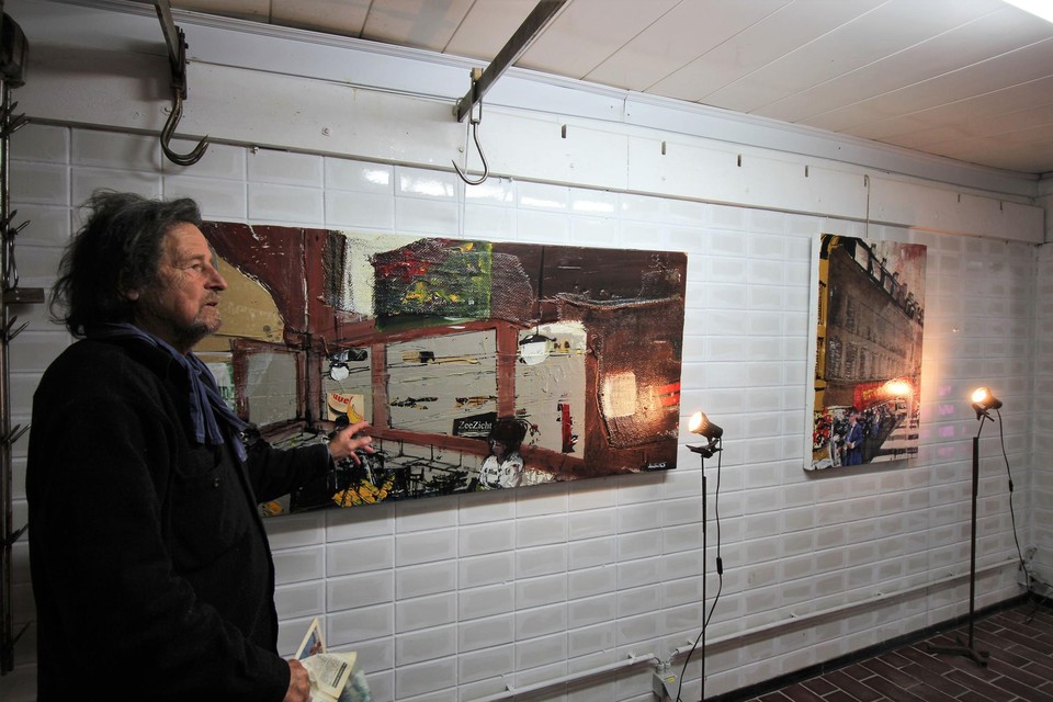 Frank vertelt hoe hij het interieur van een kroeg op doek brengt.