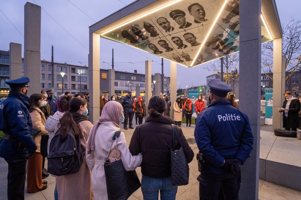 Ook begin 2022 werd het Deurnse politiekorps herdacht aan het Vredesmonument op het Wim Saerensplein. 