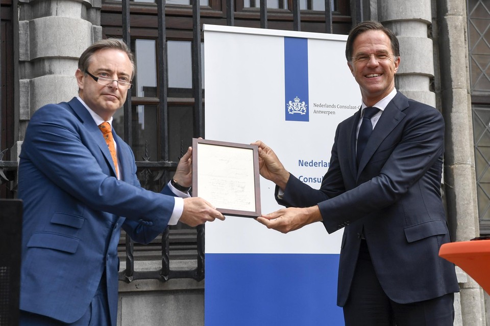 De Wever pleitte tijdens een bezoek van Nederlands minister-president Mark Rutte voor een hereniging. 