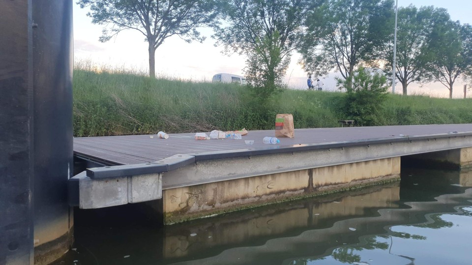De steiger in Viersel. Gezellig is anders.