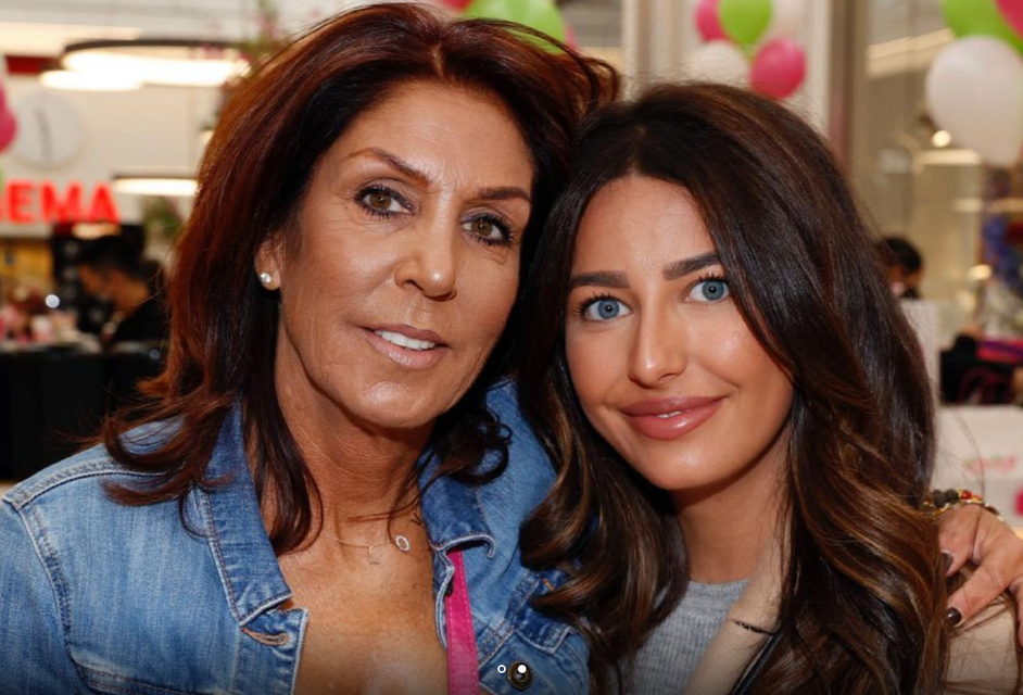 Anne Rose met Rachel Hazes.