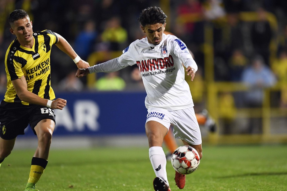 Faysel Kasmi (rechts) toen hij in september 2019 als speler van Wezet op het Lierse Kempenzonen van toen nog Sam Van Aerschot kwam voetballen. Een terugkeer op de Belgische velden acht Kasmi op dit moment behoorlijk klein. 