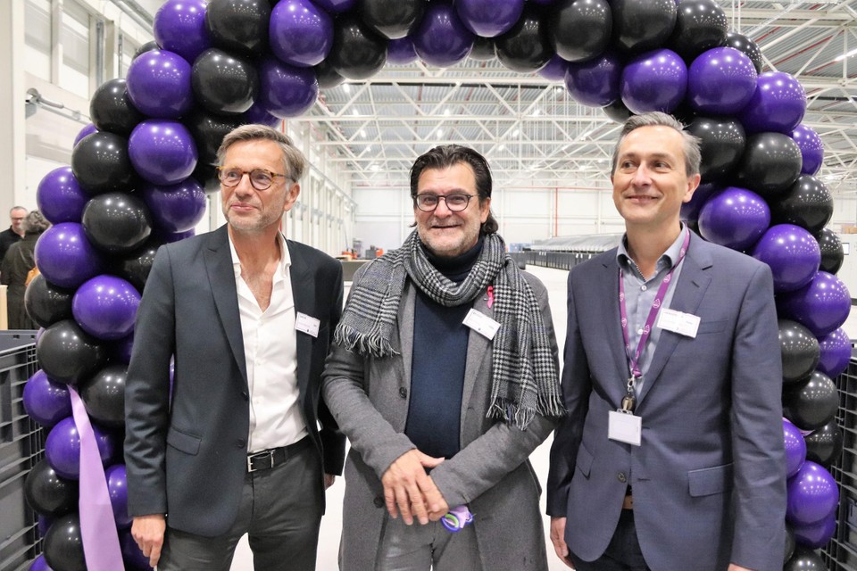 VLNR: Bart Sasse, burgemeester Bevers en Peter Henderickx van Colis Privé. 