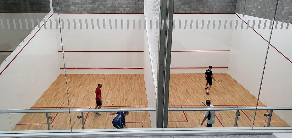 Ook in de nieuwe squashboxen van Squash Point in Axion kon deze week voor het eerst gespeeld worden. 