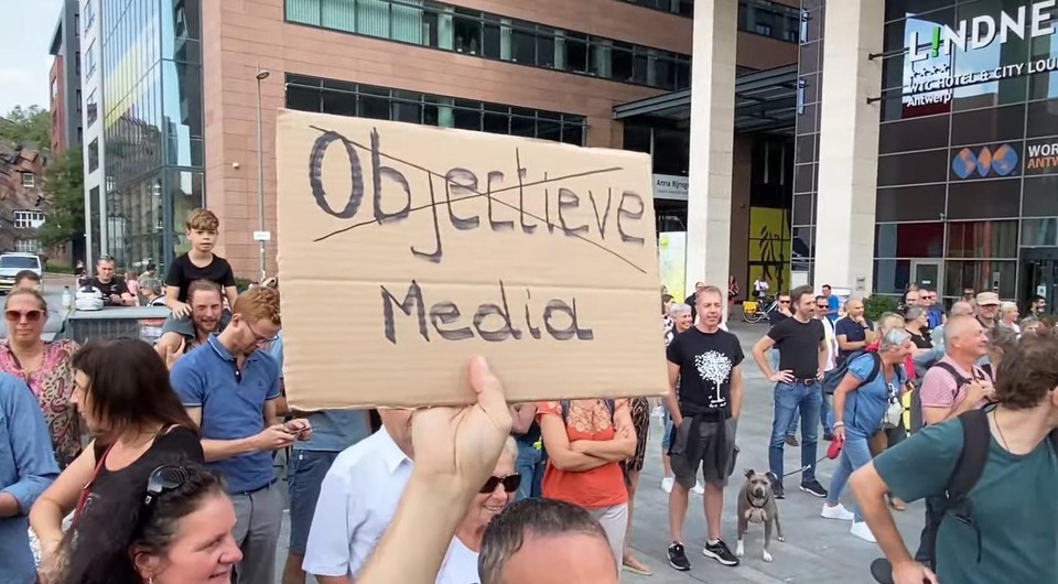 De betogers in Antwerpen verwijten de media dat ze geen aandacht hebben voor hun meningen. 