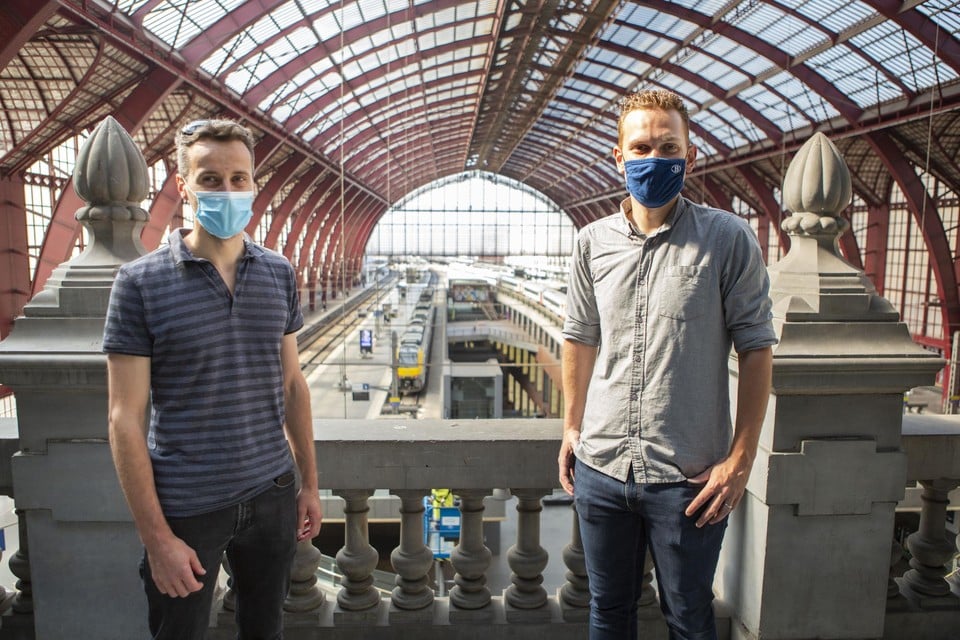 Johan Van Houdt en Dimitri Temmerman op het koninklijk balkon