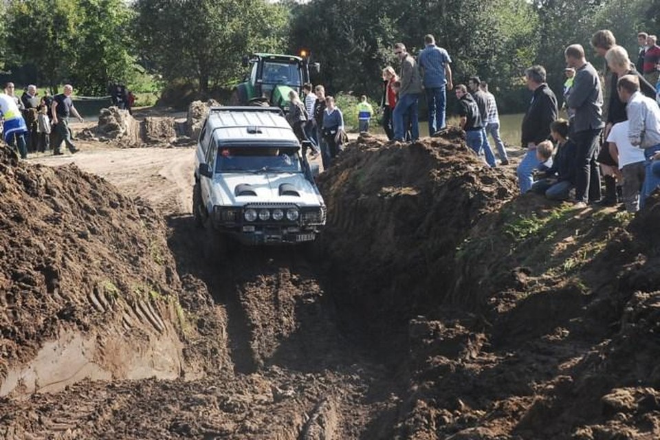 De kleiputten waar Rotary Hoogstraten zijn 4X4-feest organiseert, zijn recentelijk gevuld. Maar niet met vervuilde grond van Oosterweel, beweert het bedrijf.