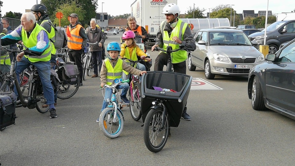 Jong en oud fietste donderdag door het drukke centrumverkeer.