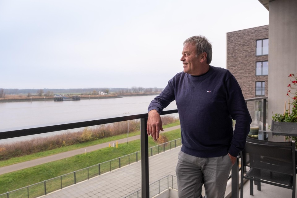 Of het nu vanuit zijn zetel of op het terras is: uit alle ooghoeken heeft Paul Demeulenaere een geweldig uitzicht op de Schelde.