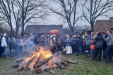 thumbnail: Het Antoniusvuur afgelopen zaterdag op Zalfenkermis in Oostmalle, waarbij pastoor Frans Wouters een tekst voorlas. 