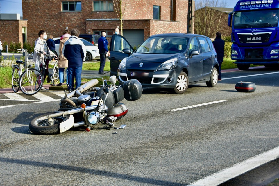 De motorrijder kwam zwaar ten val door de aanrijding.