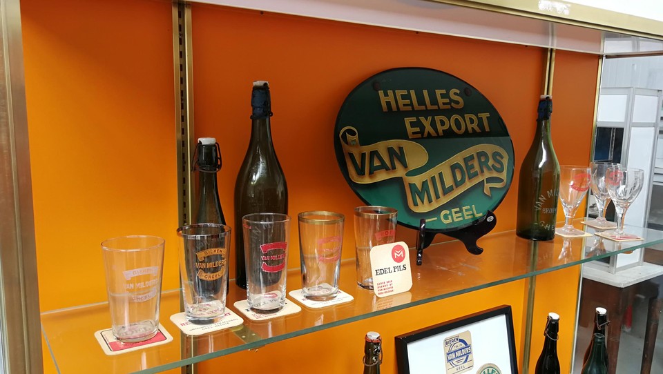 De opstelling schetst het verhaal van de rijke Geelse brouwerijhistorie.
