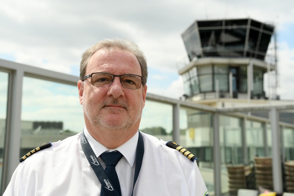 Luchthavencommandant Wim Verbist. “We wachten tot het toeristische hoogseizoen voorbij is.” 