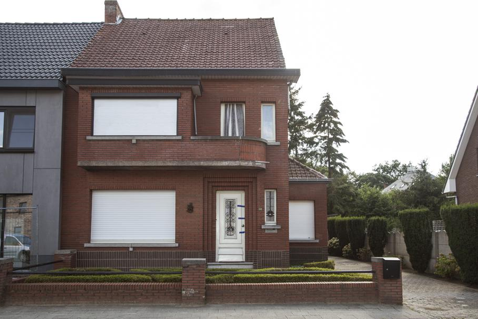 De tragische feiten deden zich voor in deze woning in het centrum van Wechelderzande.  