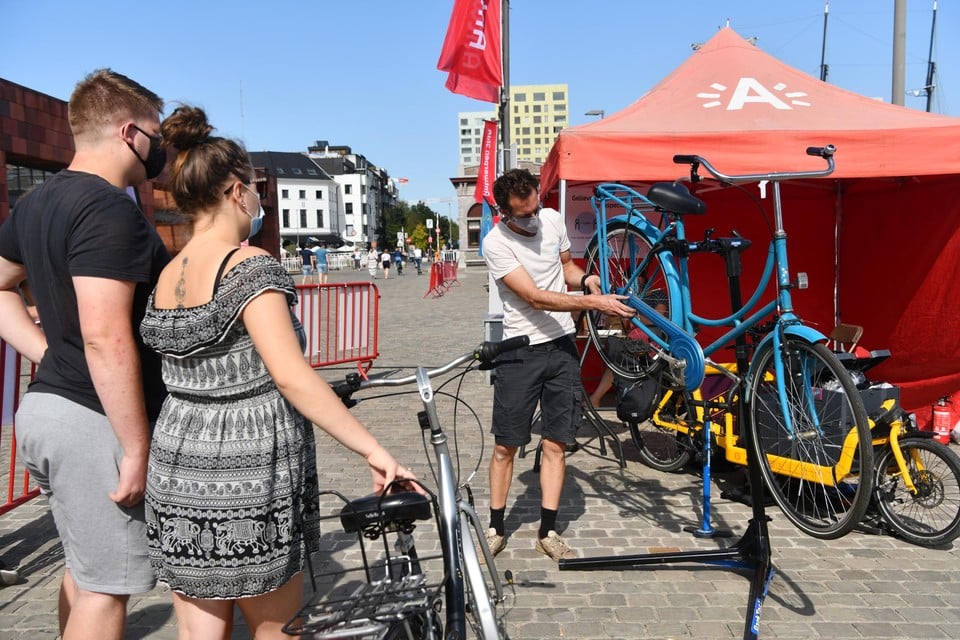 Tijdens Antwerpen Shift maken bezoekers kennis met verschillende vormen van vervoer.