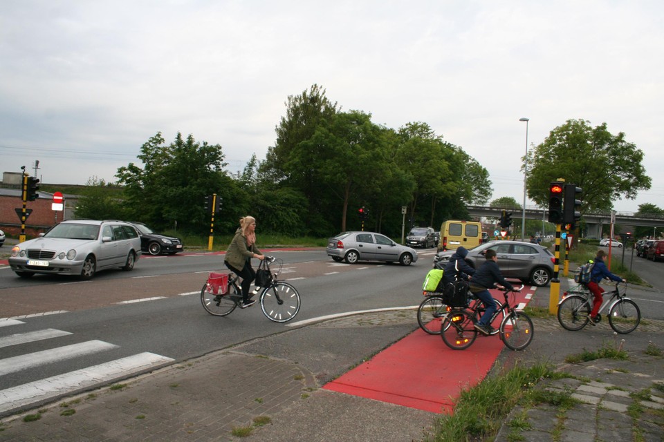 Het kruispunt met de Hoveniersstraat is één van de zwarte punten op de N47.