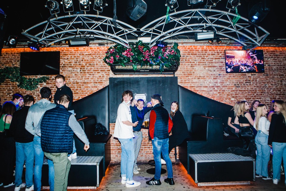 Iedereen hoopt dat The Link na de heropening van de dancings toch nog tot half 2023 - dan worden The Missing Link en ’t Hofke sowieso afgebroken - de eigen jeugd lokaal wat uitgaansleven kan gunnen, zodat ze niet naar de stad moeten rijden.