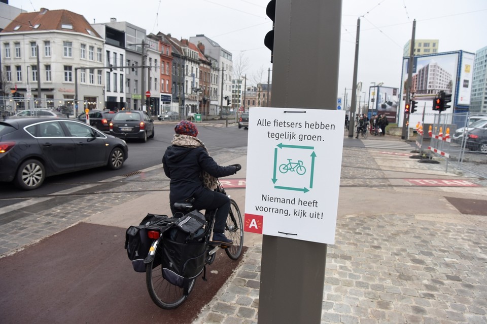 Het principe van ‘Alle Fietsers Tegelijk Groen’ wordt nu al als proefproject toegepast in Antwerpen. 
