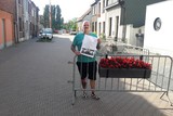 thumbnail: Robert Vinck van café Oxford zet een straatfeest op poten.